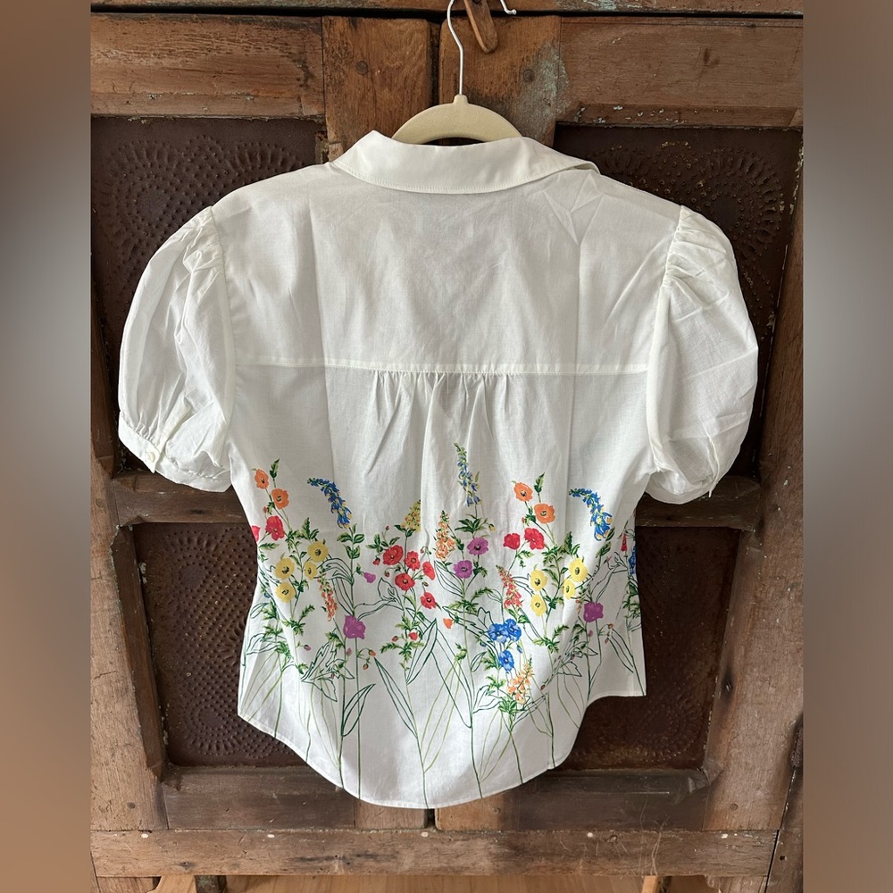 Brand new Untuckit embroidered blouse.